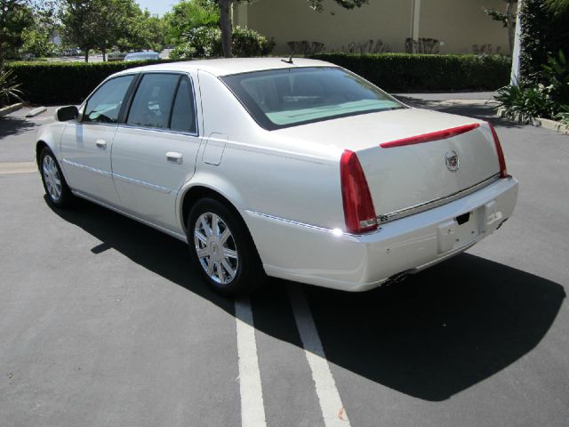 Cadillac DTS 2008 photo 17