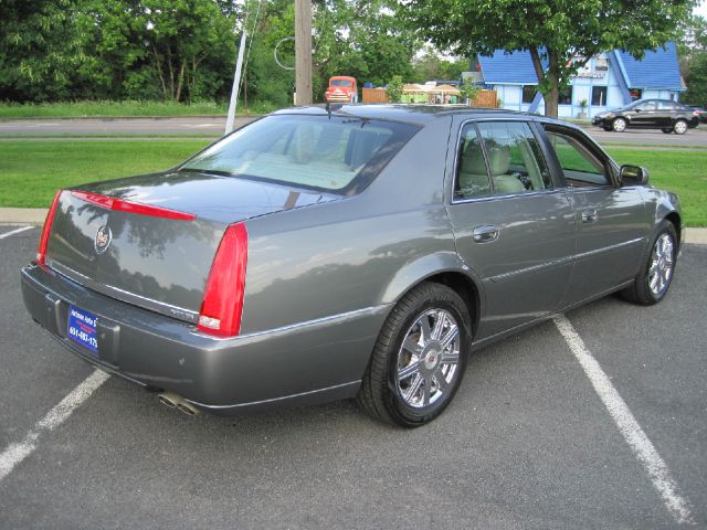 Cadillac DTS 2008 photo 2