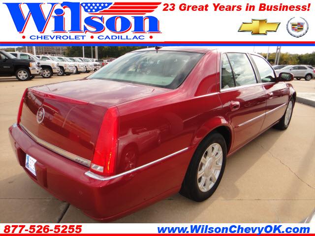 Cadillac DTS Unknown Sedan