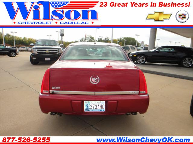 Cadillac DTS 2008 photo 1