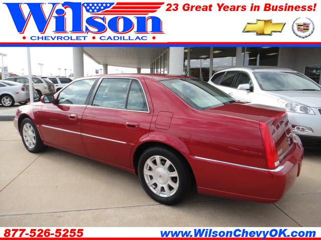 Cadillac DTS 2008 photo 2