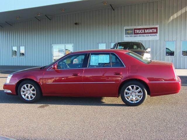 Cadillac DTS 2008 photo 2