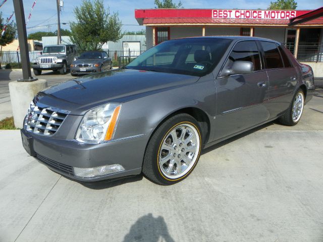 Cadillac DTS 2008 photo 1