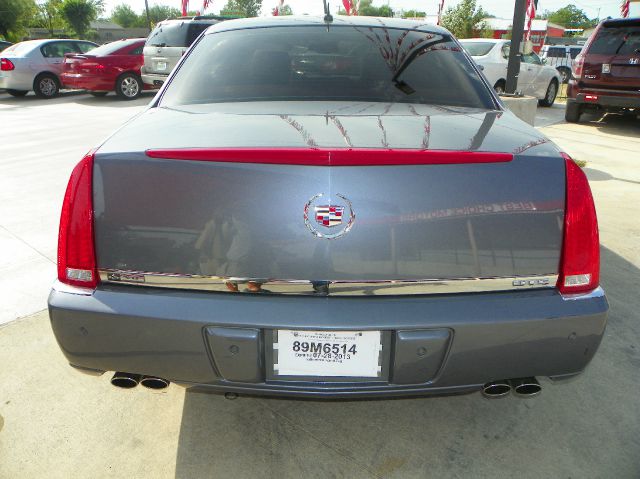 Cadillac DTS 2008 photo 2