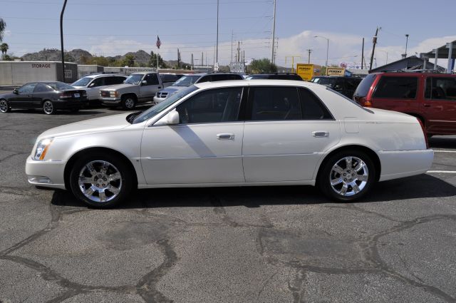 Cadillac DTS 2008 photo 1