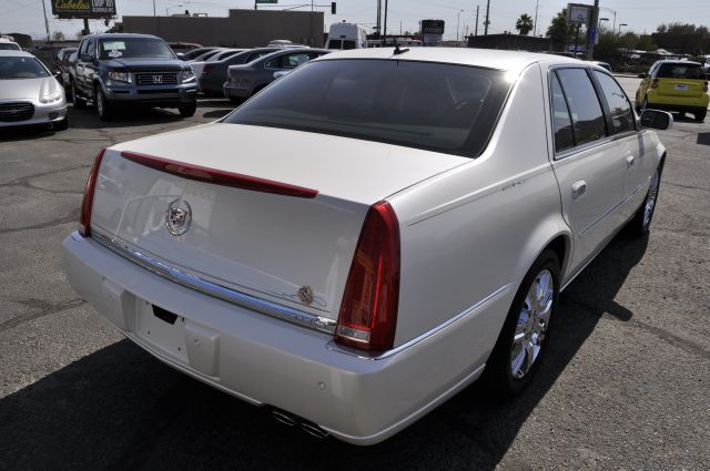 Cadillac DTS 2008 photo 2