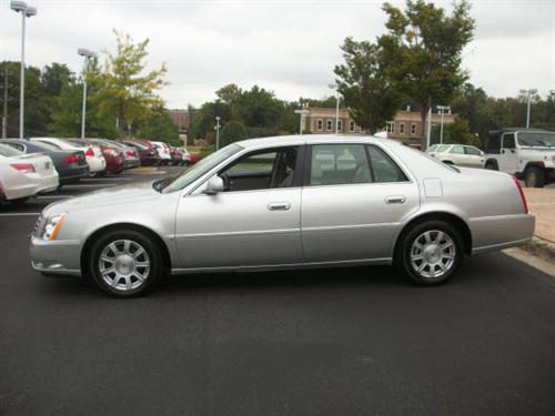 Cadillac DTS 2009 photo 1