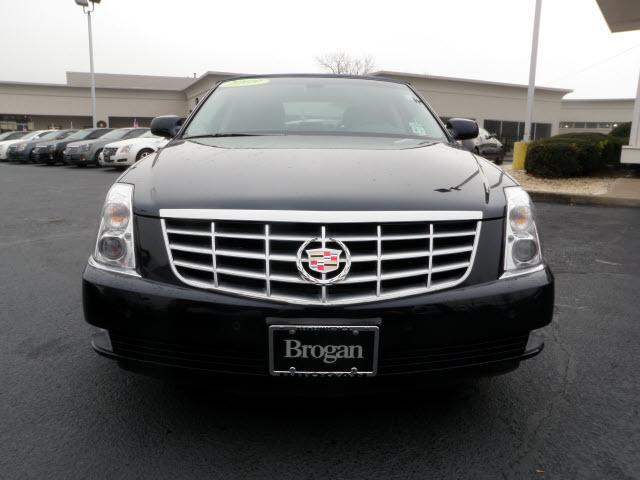 Cadillac DTS 2009 photo 1