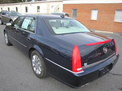 Cadillac DTS 2009 photo 2