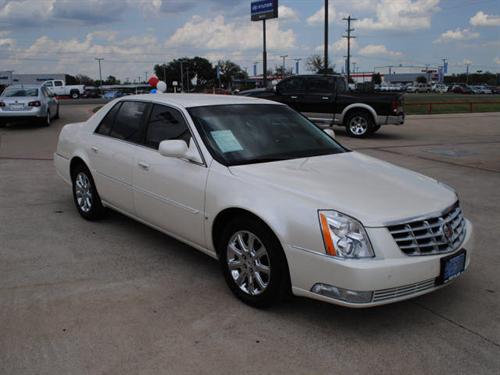 Cadillac DTS 2009 photo 1