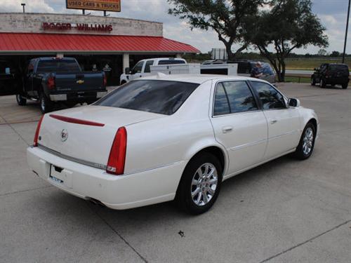 Cadillac DTS 2009 photo 2