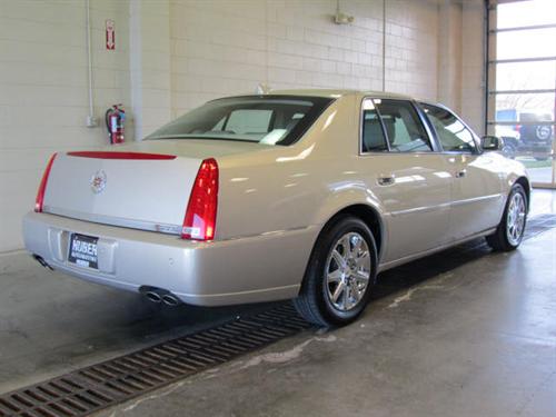 Cadillac DTS 2009 photo 1