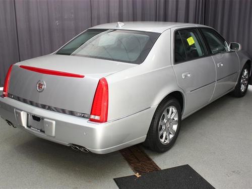 Cadillac DTS 2009 photo 1