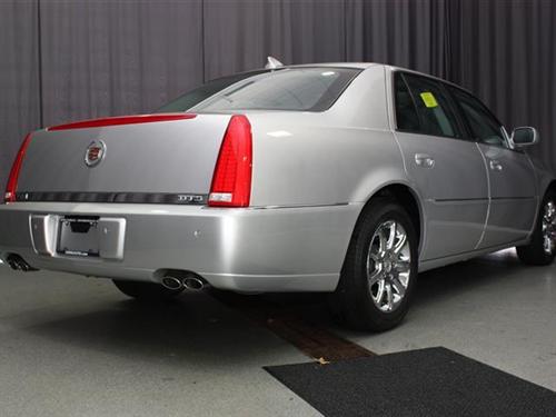 Cadillac DTS 2009 photo 2