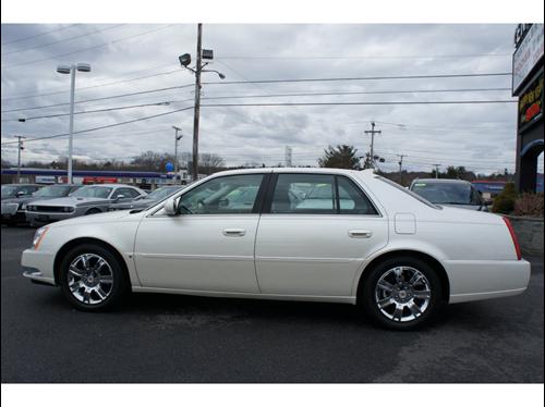 Cadillac DTS 2009 photo 3