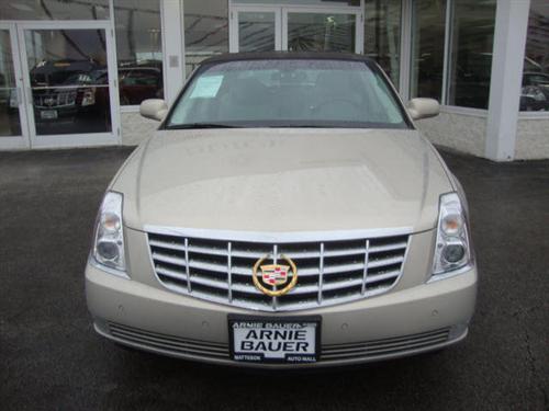 Cadillac DTS 2009 photo 1