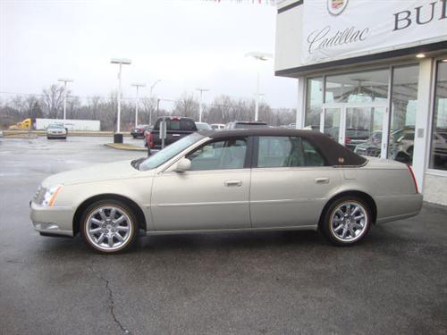 Cadillac DTS 2009 photo 2