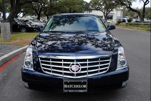 Cadillac DTS 2009 photo 1