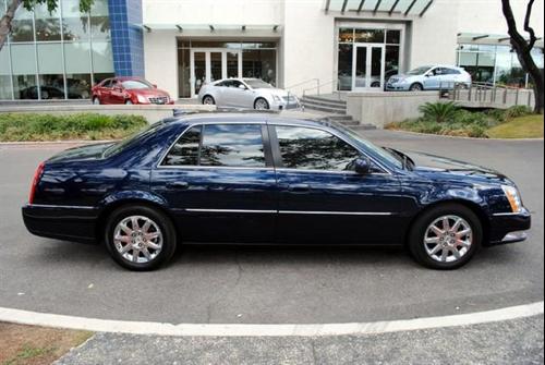 Cadillac DTS 2009 photo 2