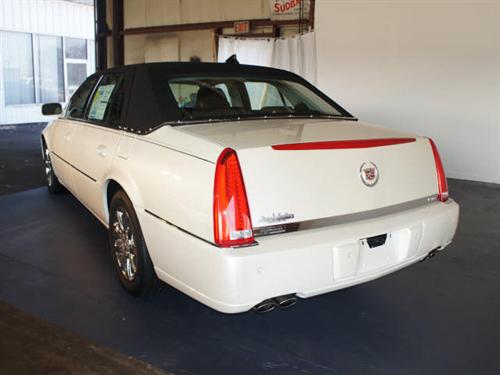 Cadillac DTS 2009 photo 2