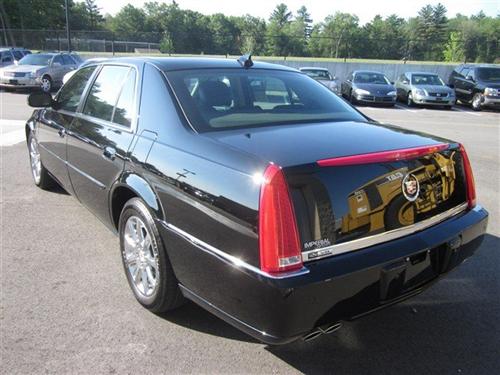 Cadillac DTS 2009 photo 2