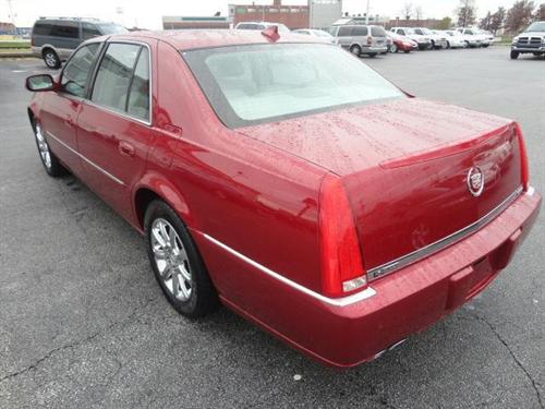 Cadillac DTS 2009 photo 2