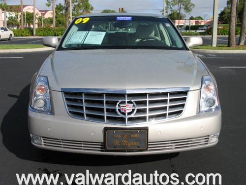 Cadillac DTS 2009 photo 2