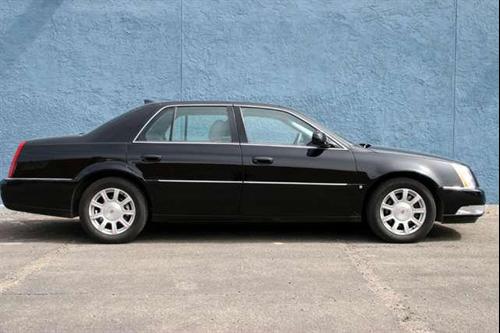 Cadillac DTS 2009 photo 1