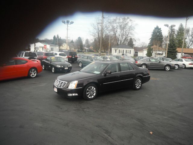 Cadillac DTS 2009 photo 1