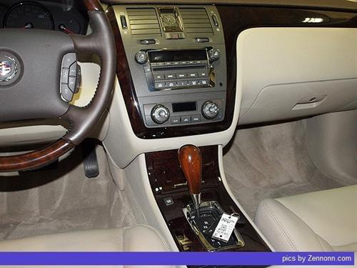 Cadillac DTS 2009 photo 1