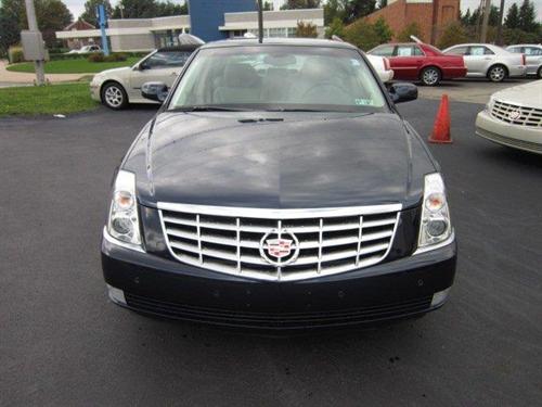 Cadillac DTS 2009 photo 1