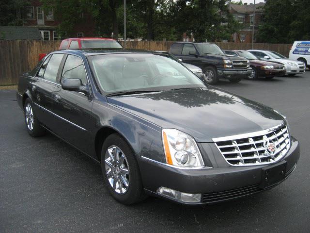 Cadillac DTS 2010 photo 4