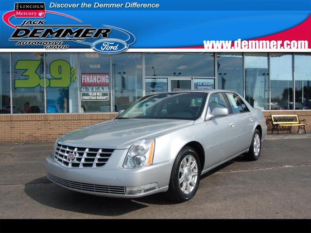 Cadillac DTS Adventurer Model 4WD Sedan