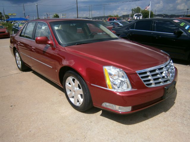 Cadillac DTS 2010 photo 2