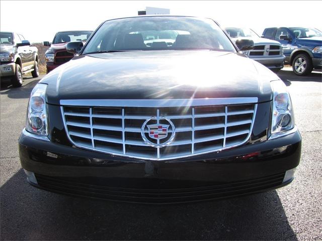 Cadillac DTS 2010 photo 3