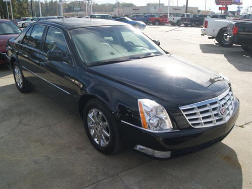 Cadillac DTS 2010 photo 1