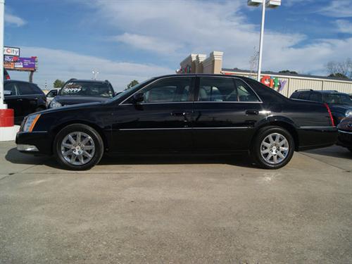 Cadillac DTS 2010 photo 3