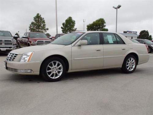 Cadillac DTS 2010 photo 1