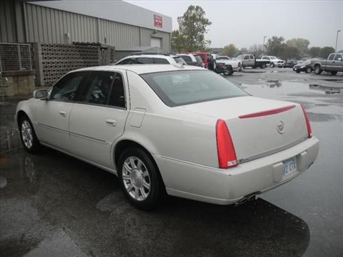 Cadillac DTS 2010 photo 5