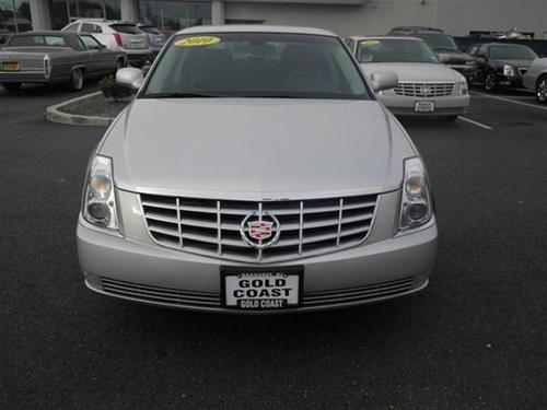 Cadillac DTS 2010 photo 1