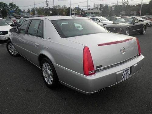 Cadillac DTS 2010 photo 4