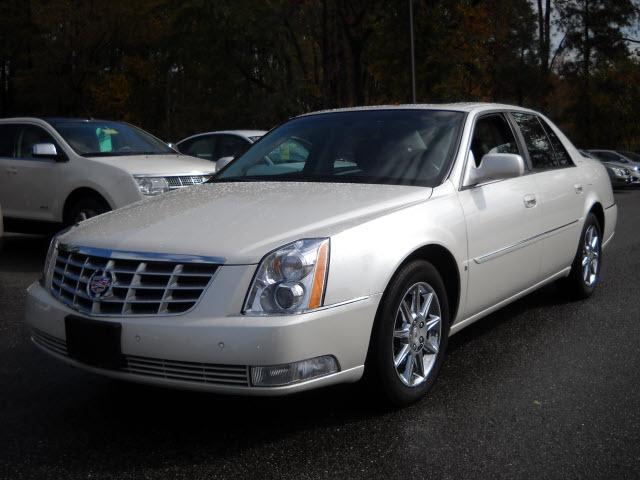 Cadillac DTS XLT Pickup 4D 5 1/2 Ft Sedan