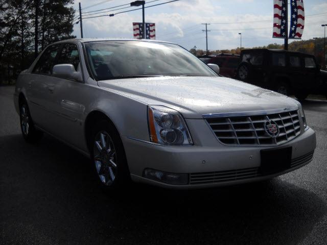 Cadillac DTS 2010 photo 3