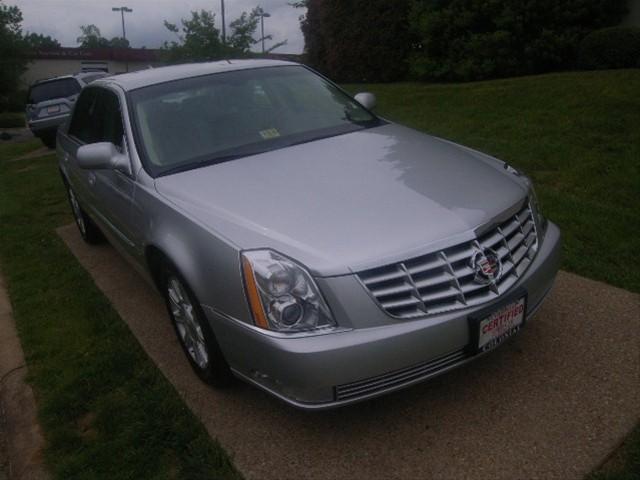 Cadillac DTS Unknown Sedan