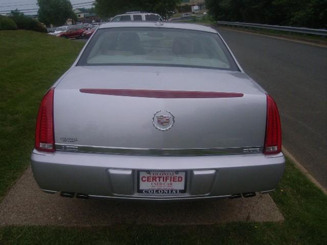 Cadillac DTS 2010 photo 3