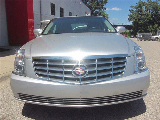 Cadillac DTS 2010 photo 3