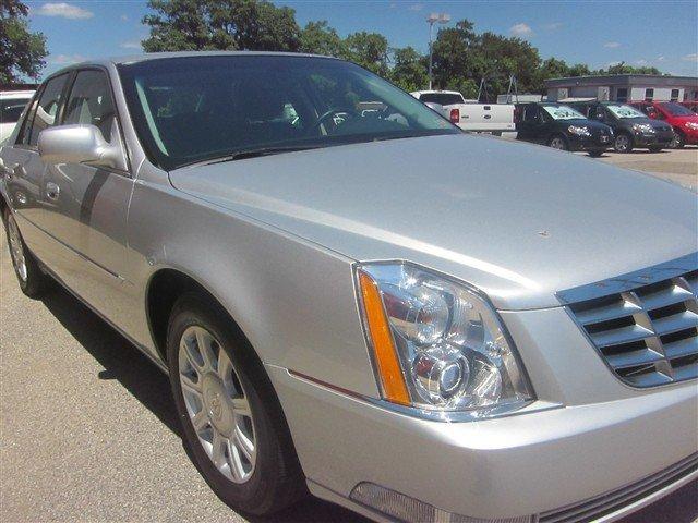 Cadillac DTS 2010 photo 5