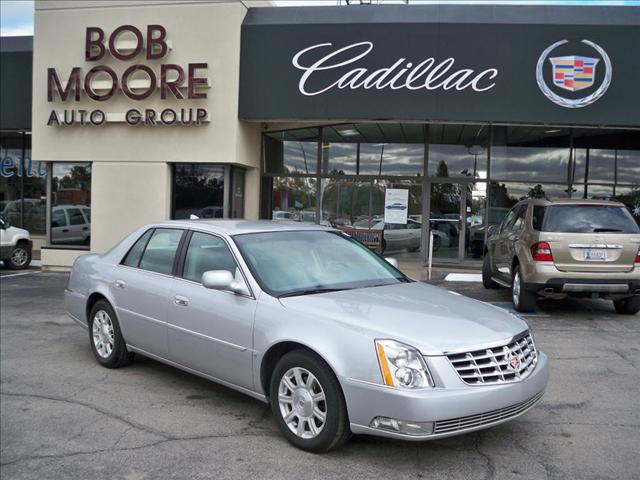 Cadillac DTS 2010 photo 3