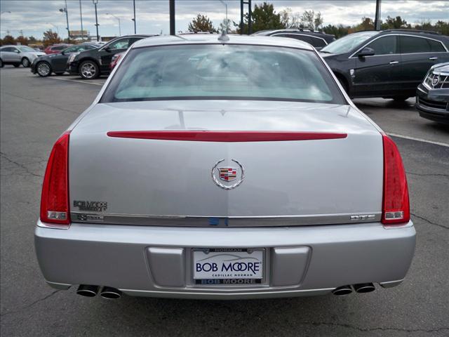 Cadillac DTS 2010 photo 2