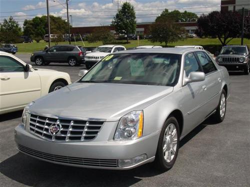 Cadillac DTS 2010 photo 1